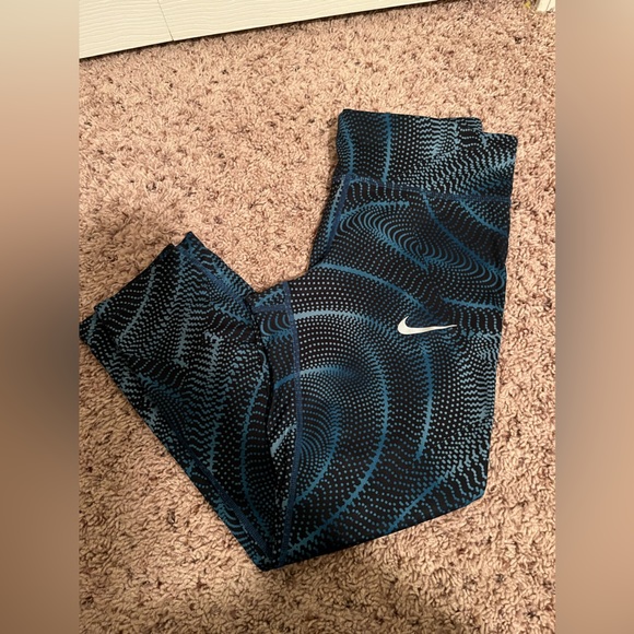 Nike Dri Fit Crop Leggings | Black & Blue | Size M - Picture 7 of 7